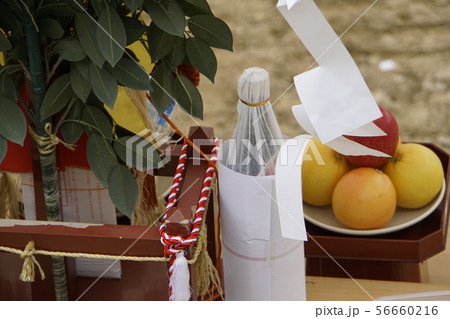 地鎮祭　御神酒　鍬入れ　神主　新築　榊 56660216