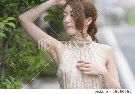 ビューティ　脇の脱毛イメージ　夏服 56660566