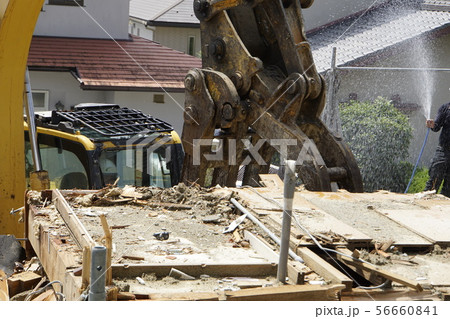 解体工事 建て替え 木造住宅 重機 分別収集 解体工事 建て替え 木造住宅 重機 分別収集 56660841