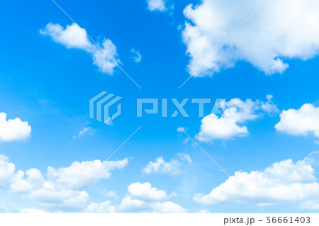 梅雨時期の晴れ間 空 雲 コピースペース 積雲 初夏の空 広いコピースペース 梅雨時期の晴れ間 空 雲 コピースペース 積雲 初夏の空 広いコピースペース 56661403