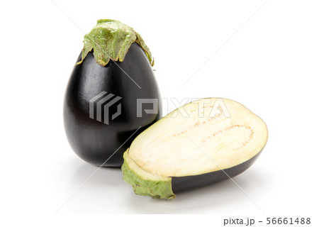 半分にカットした水なす 56661488