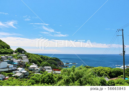 四国 高知県 青空と青い海の街並み 四国 高知県 青空と青い海の街並み 56663843