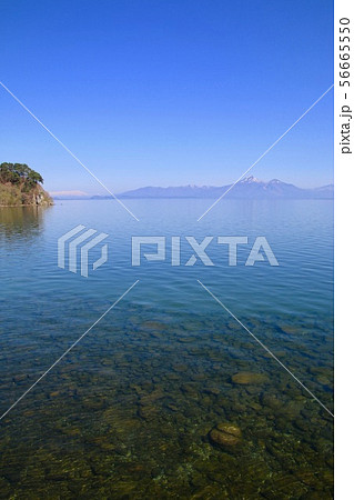 春の猪苗代湖と磐梯山（郡山市・湖南町） 56665550