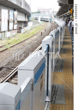 王子駅の京浜東北線ホームドア 王子駅の京浜東北線ホームドア 56666062