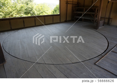 岡山県津山市にある国指定重要有形民俗文化財「田熊八幡神社」：回り舞台 56666626