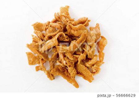 鶏皮のカリカリ揚げ 56666629