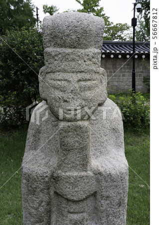 石像 ムンインソク ひときれ 56667812