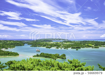 沖縄県 嵐山展望台から見た美しい景色 沖縄県 嵐山展望台から見た美しい景色 56669979