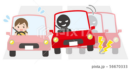 乗用車に幅寄せされて困っている乗用車の女性 56670333