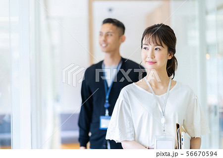 ビジネスイメージ 男性社員 女性社員 ビジネスイメージ 男性社員 女性社員 56670594