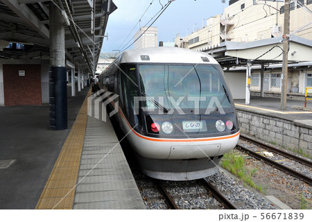 長野駅に停車する383系特急しなの 長野駅に停車する383系特急しなの 56671839