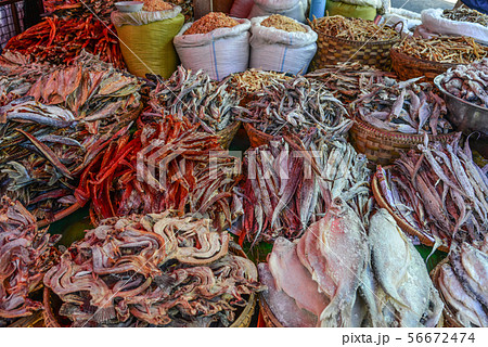Traditional Asian fish market 56672474
