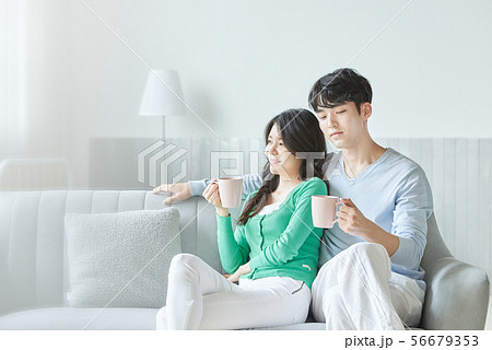 カップル　ライフスタイル 56679353