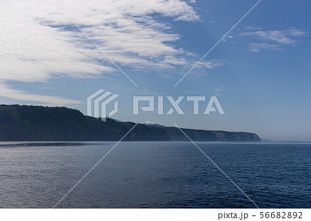 遊覧船から眺める夏の知床半島 (北海道) 56682892