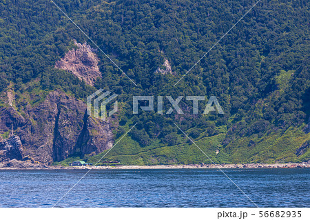 遊覧船から眺める夏の知床半島 (北海道) 遊覧船から眺める夏の知床半島 (北海道) 56682935