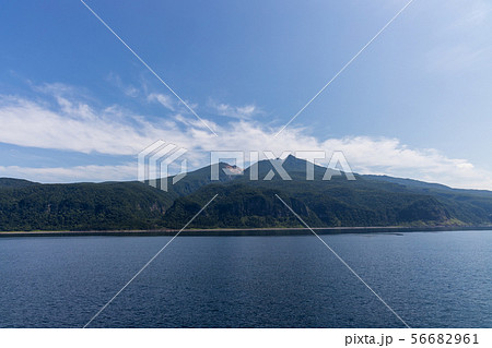 遊覧船から眺める夏の知床半島 (北海道) 遊覧船から眺める夏の知床半島 (北海道) 56682961