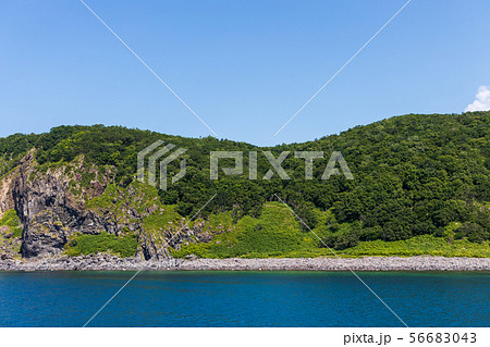 遊覧船から眺める夏の知床半島 (北海道) 遊覧船から眺める夏の知床半島 (北海道) 56683043