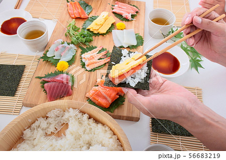 手巻き寿司 56683219