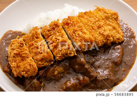 カツカレー(豚カツトッピングビーフカレーライス)。 カツカレー(豚カツトッピングビーフカレーライス)。 56683895