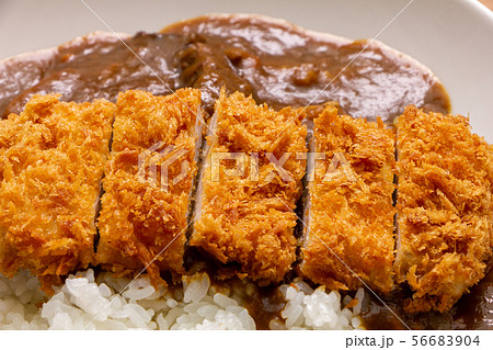 カツカレー(豚カツトッピングビーフカレーライス)。 カツカレー(豚カツトッピングビーフカレーライス)。 56683904
