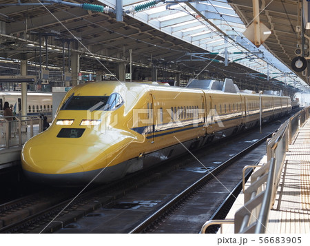 ドクターイエロー 新大阪駅にて ドクターイエロー 新大阪駅にて 56683905