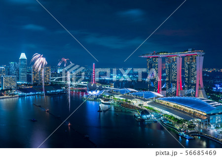 シンガポールの夜景と花火 シンガポールの夜景と花火 56685469