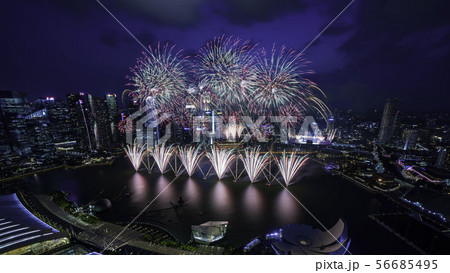 シンガポールの夜景と花火 シンガポールの夜景と花火 56685495