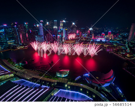 シンガポールの夜景と花火 56685514