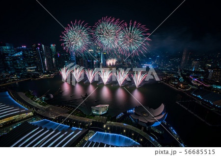 シンガポールの夜景と花火 シンガポールの夜景と花火 56685515