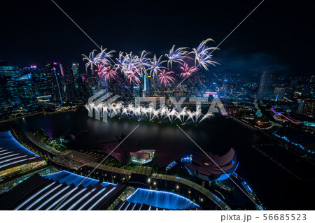 シンガポールの夜景と花火 56685523