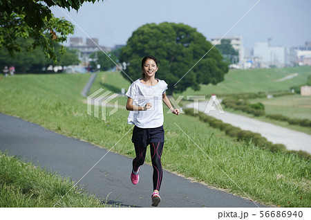ランニング ランナー 女性の写真素材