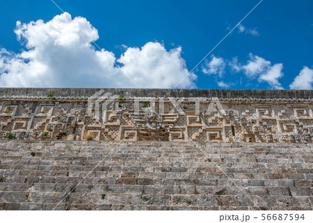 マヤ　ウシュマル遺跡 56687594