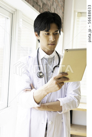 男性　医者　ドクター 56688633