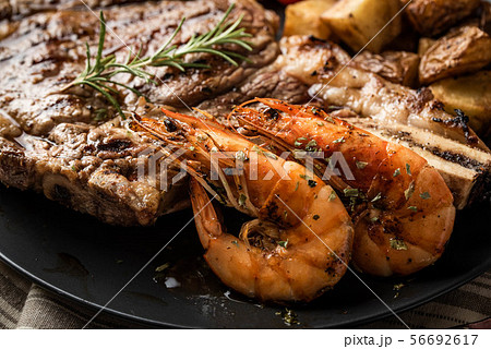 surf and turf, ribeye steak and grilled prawn 56692617