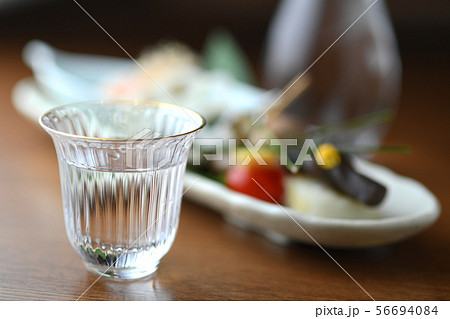 日本酒 おちょこ おつまみ 和食 日本酒 おちょこ おつまみ 和食 56694084