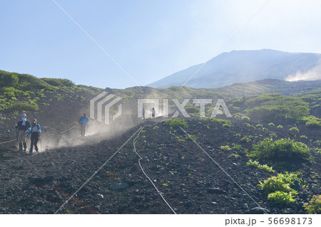 富士山　須走口下山道　砂走り 56698173
