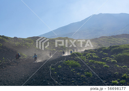 富士山　須走口下山道　砂走り 56698177