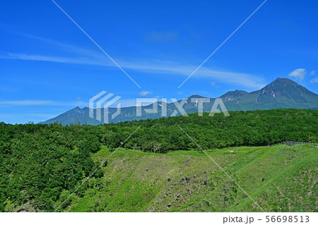 フレペの滝遊歩道から見る青空バックの知床連山の情景@知床、北海道 フレペの滝遊歩道から見る青空バックの知床連山の情景@知床、北海道 56698513