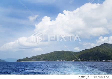 奄美大島と加計呂麻島をつなぐフェリーから見た 奄美大島の風景の写真素材