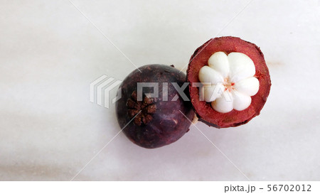 Top view of a mangosteen, with its white fleshes.  56702012