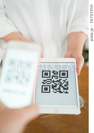 QRコード決済、スマホ決済 56703950