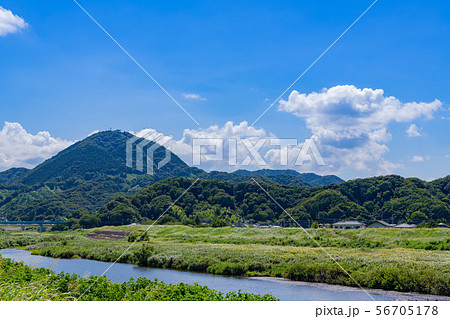 静岡県伊豆の国市　かつらぎ山と狩野川 56705178