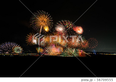 島根県 出雲市 湖陵どんとこい祭り花火大会 19年7月 の写真素材 島根県 出雲市 湖陵どんとこい祭り花火大会 19年7月 の写真素材