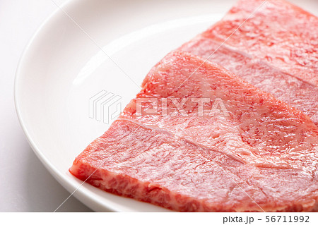牛肉希少部位とされる「ミスジ」(国産黒毛和牛焼肉用)。 56711992