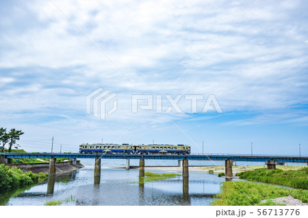 夏の五能線 56713776