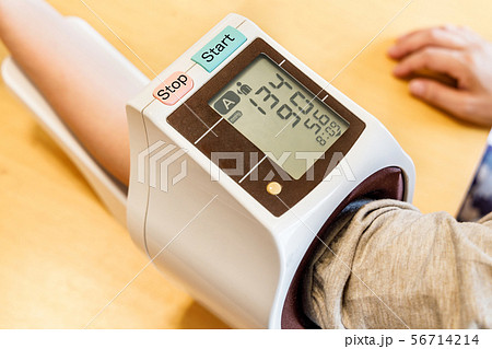 健康管理の為の血圧測定 56714214