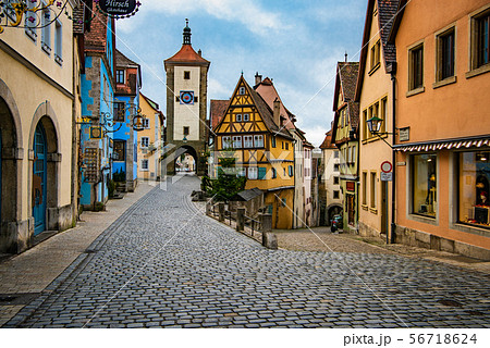 ドイツ　ローテンブルクの町並み 56718624