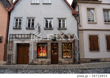 ドイツ　ローテンブルクの町並み 56719954