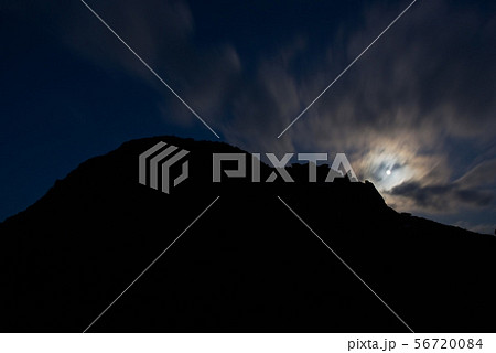 伊豆七島の神津島の月の出 伊豆七島の神津島の月の出 56720084