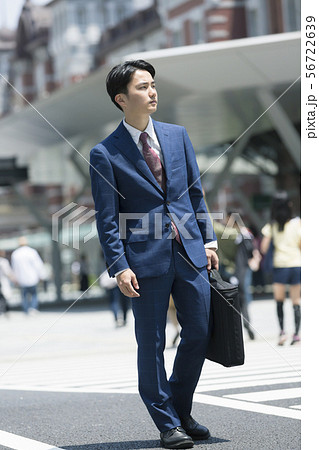 ビジネスマン 全身 56722639